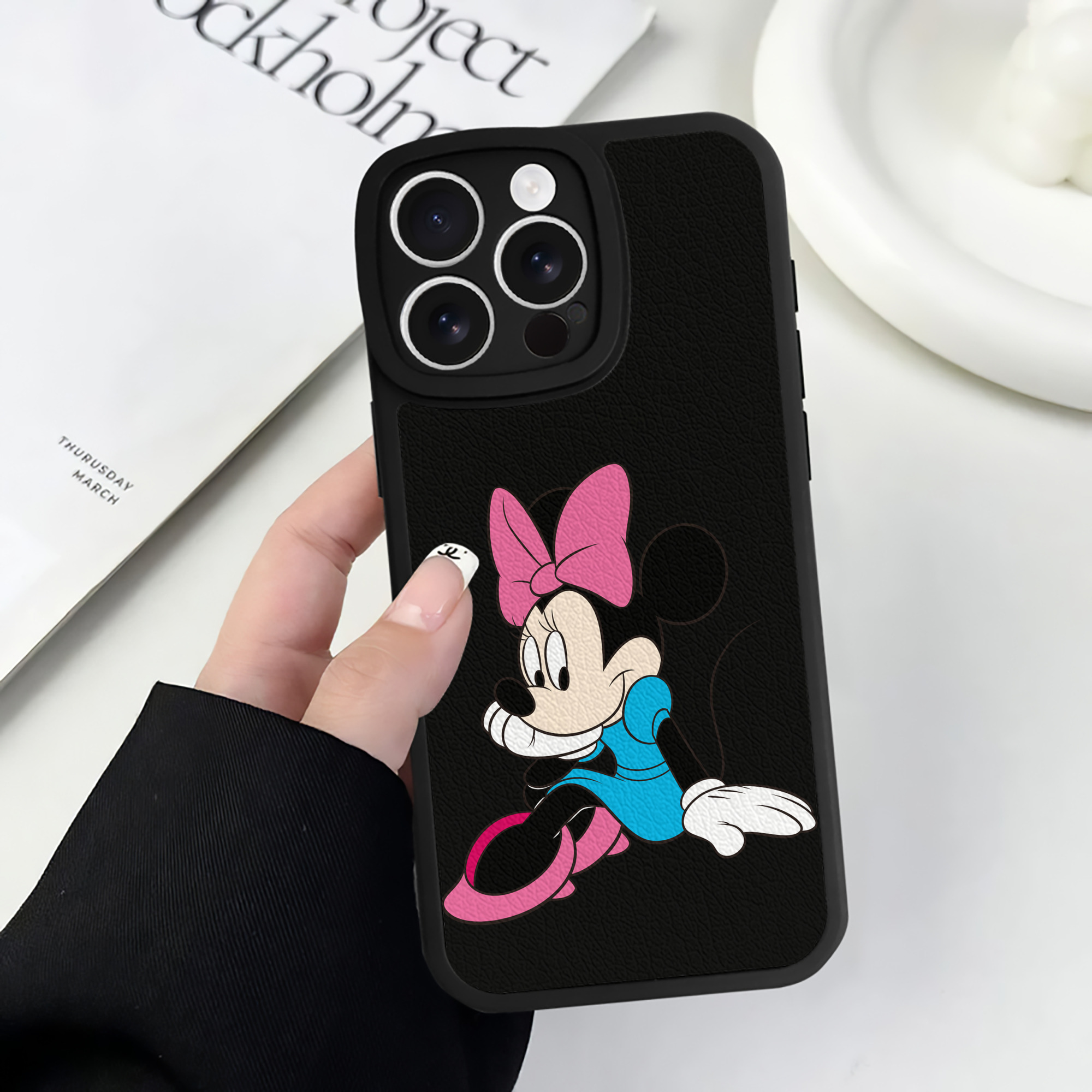 （画像用） ミッキーマウス Mickey Mouse 【iPhone 16シリーズ対応】シリコンスマホケース（レザー調） 材質：シリコン